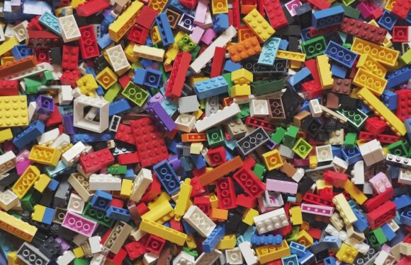 Najlepsze zabawki dla pięcioletniej dziewczynki: lalki, misie, klocki LEGO i książeczki